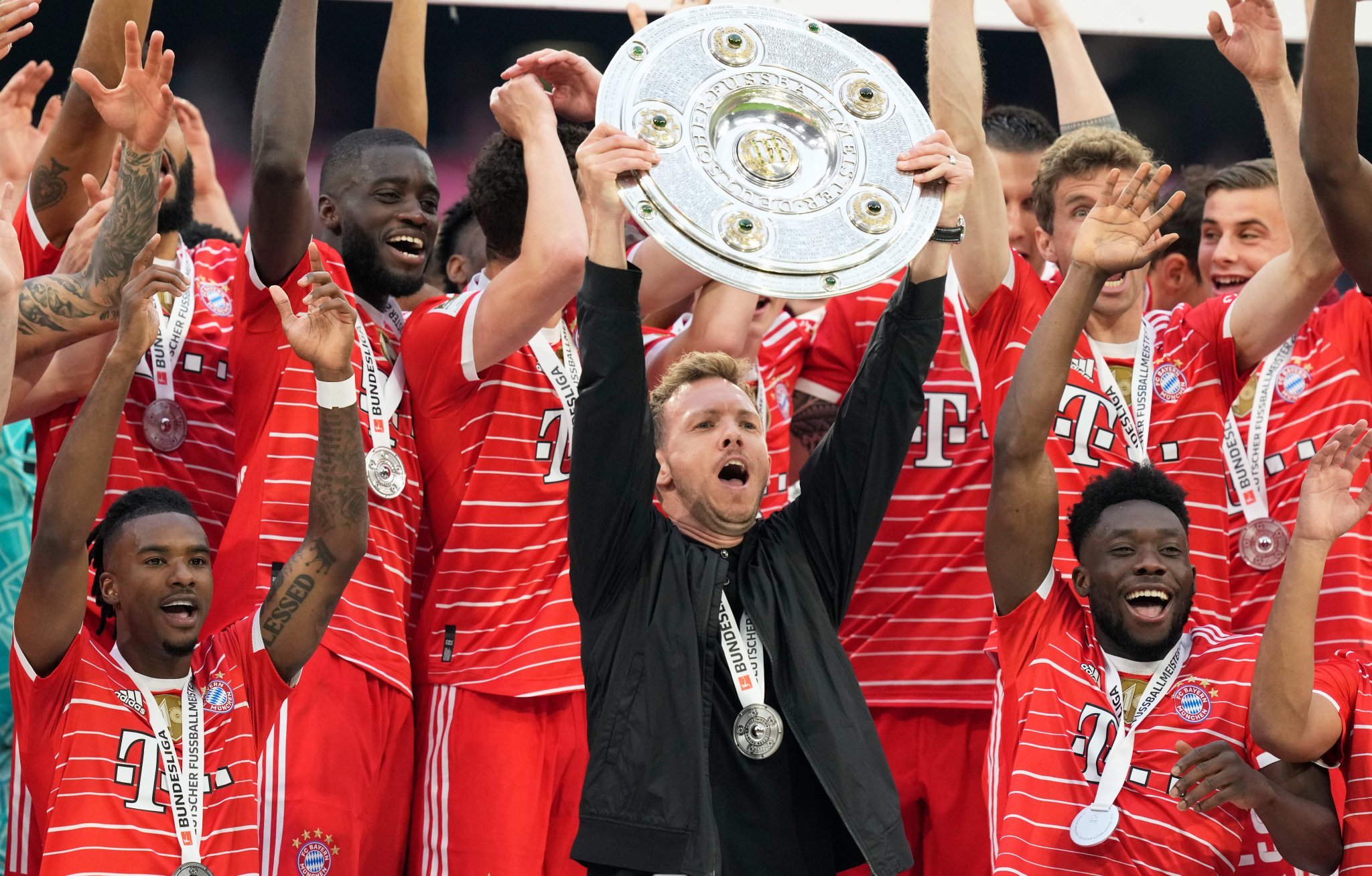 拜仁欧冠征途：火力全开，剑指巅峰荣耀